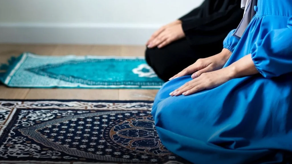 كيفية أداء صلاة التراويح للنساء في البيت